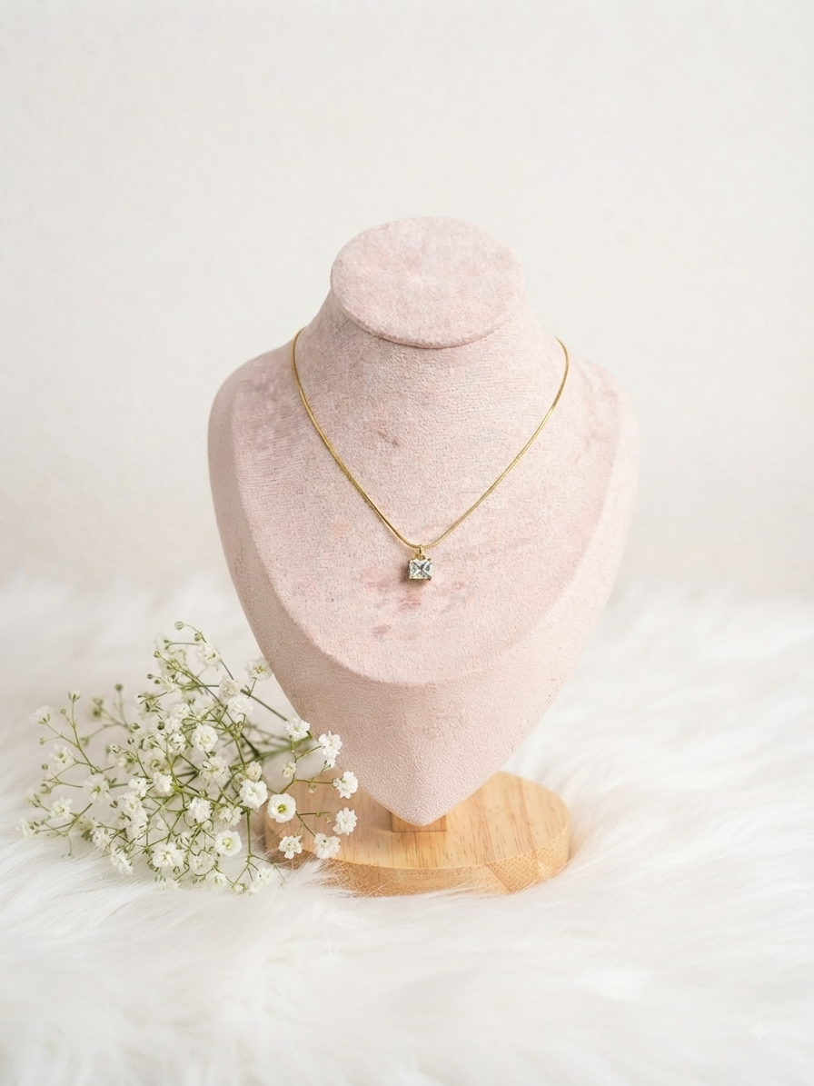 Beautiful anti tarnish crystal stone necklace