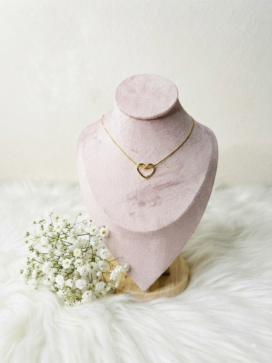 Beautiful trending anti tarnish heart necklace