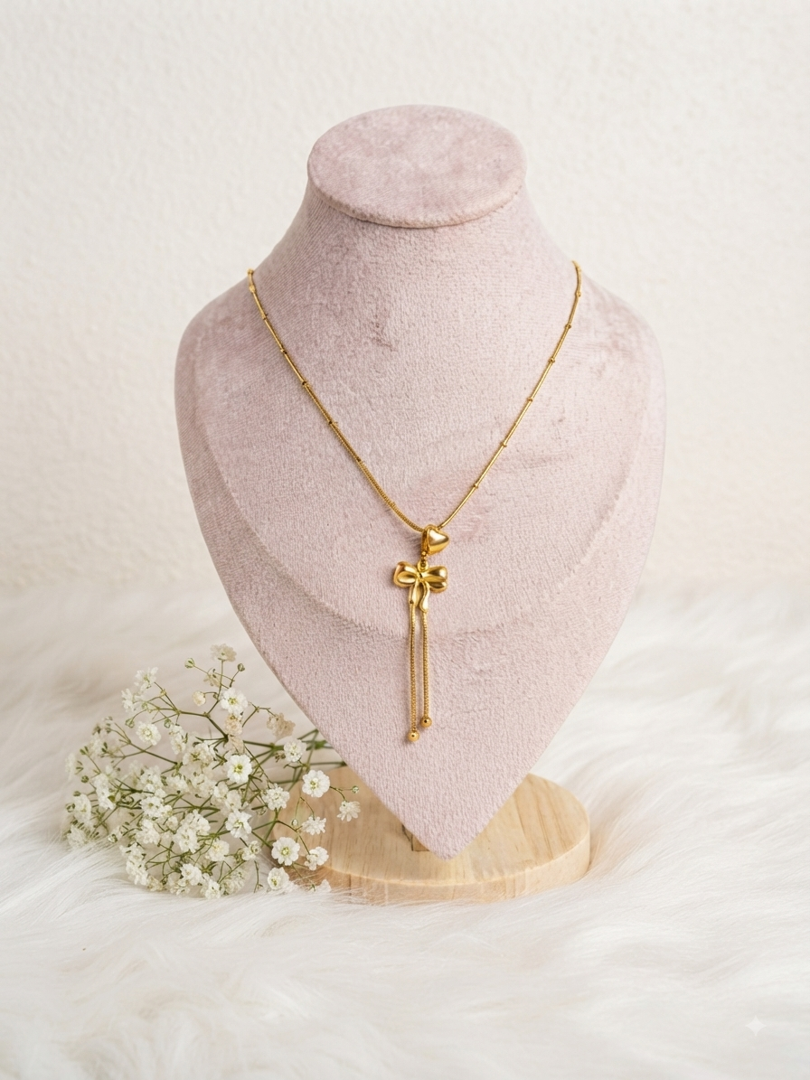 Beautiful anti tarnish bow necklace