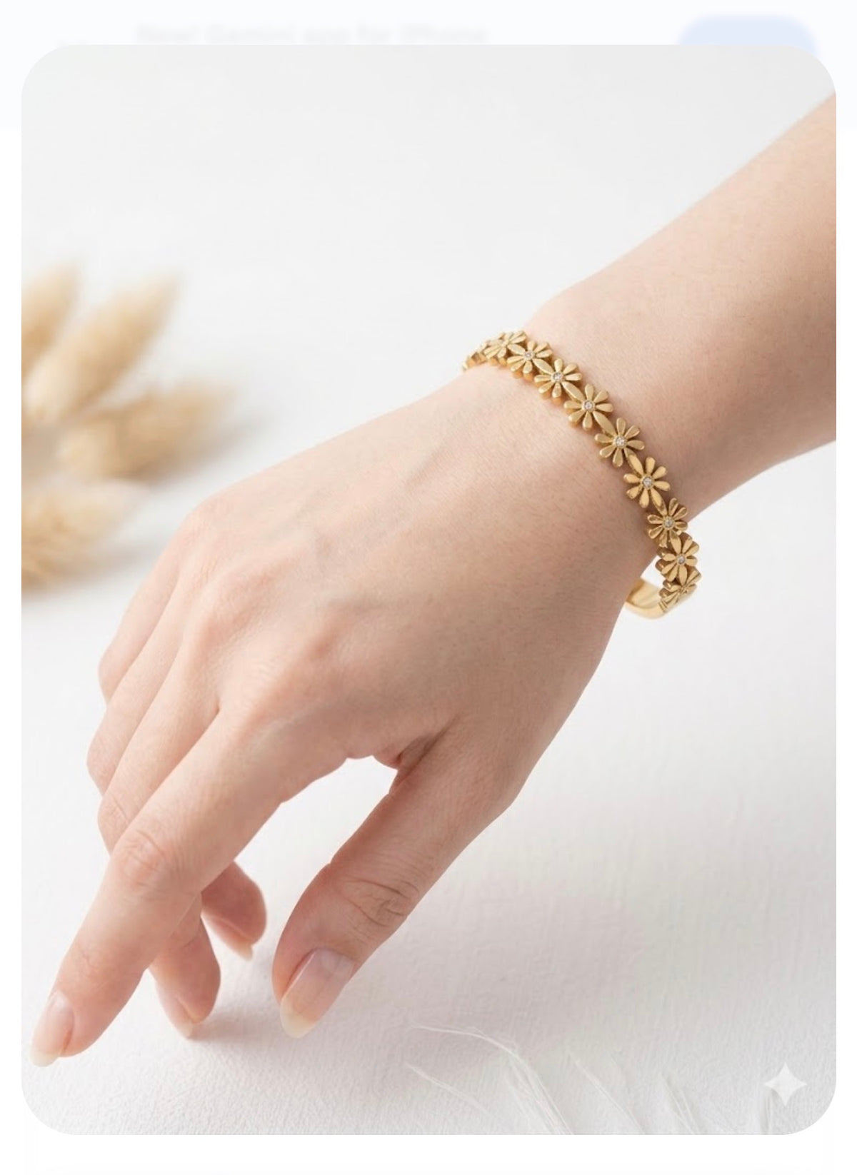 Anti tarnish beautiful bracelet with floral design