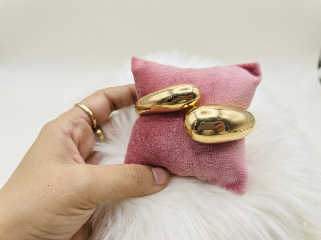 Beautiful anti tarnish golden broad bracelet